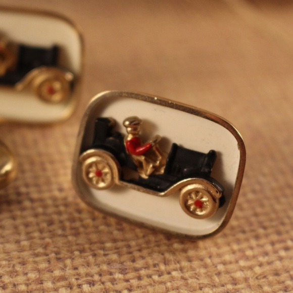 Swank Gold Tone Antique Car Tie clasp and Cuff links - Vintage 1960s - Picture 6 of 9